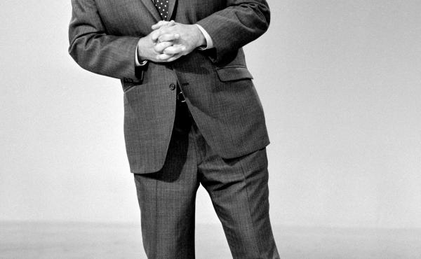 Jonathan Winters on The Smothers Brothers Comedy Hour in 1969. Jonathan Winters on The Smothers Brothers Comedy Hour in 1969.