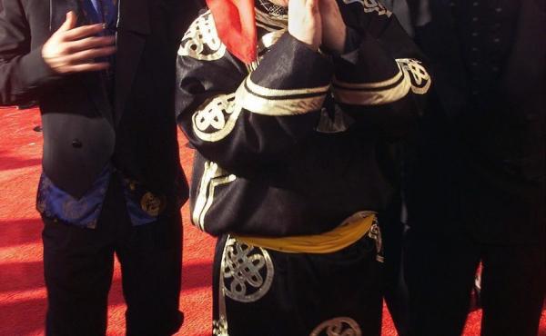 Kongar-Ol Ondar at the 72nd Annual Academy Awards in Los Angeles. Genghis Blues was nominated for an Oscar for Best Documentary Short. Kongar-Ol Ondar at the 72nd Annual Academy Awards in Los Angeles. Genghis Blues was nominated for an Oscar for Best Documentary Short.