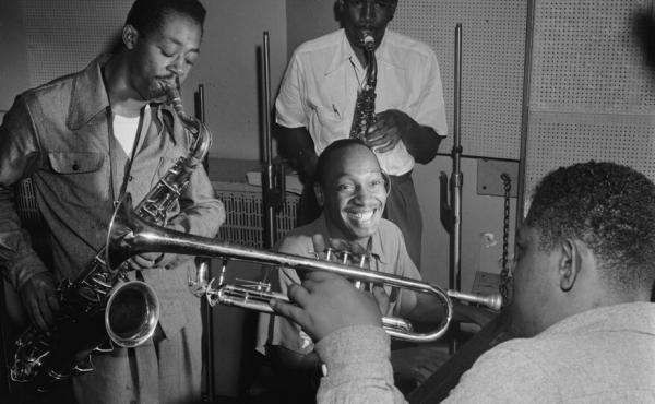 Tadd Dameron (smiling at center) was an important figure in American jazz and bebop. He is shown here with Fats Navarro on trumpet, and Charlie Rouse and Ernie Henry on saxophone. Tadd Dameron (smiling at center) was an important figure in American jazz and bebop. He is shown here with Fats Navarro on trumpet, and Charlie Rouse and Ernie Henry on saxophone.