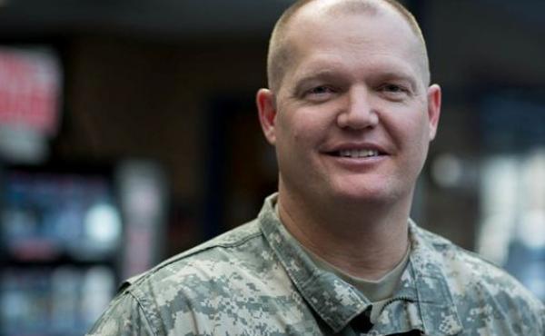 Minnesota National Guard Capt. Jeff Pratt, who has nearly 20 years of military service under his belt, found a civilian job with the help of a new jobs program led by the Minnesota National Guard. Minnesota National Guard Capt. Jeff Pratt, who has nearly 20 years of military service under his belt, found a civilian job with the help of a new jobs program led by the Minnesota National Guard.