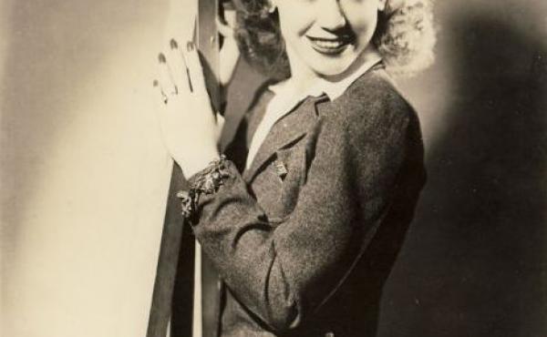 During World War II, "Canteen Girl" Phyllis Jeanne Creore spoke and sang to the troops and their loved ones for 15 minutes every week on NBC radio. During World War II, "Canteen Girl" Phyllis Jeanne Creore spoke and sang to the troops and their loved ones for 15 minutes every week on NBC radio.