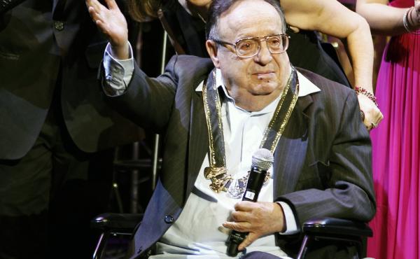 A photo from 2011 shows Roberto Gómez Bolaños and his wife Florinda Meza at the 25th Annual Hispanic Heritage Awards at The John F. Kennedy Center in Washington. Bolaños reportedly died on Friday at age 85. A photo from 2011 shows Roberto Gómez Bolaños and his wife Florinda Meza at the 25th Annual Hispanic Heritage Awards at The John F. Kennedy Center in Washington. Bolaños reportedly died on Friday at age 85.