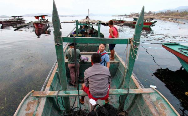 Fishermen head to Taal Volcano Island to rescue their horses and other livestock in Talisay, Batangas, on Sunday. Fishermen head to Taal Volcano Island to rescue their horses and other livestock in Talisay, Batangas, on Sunday.