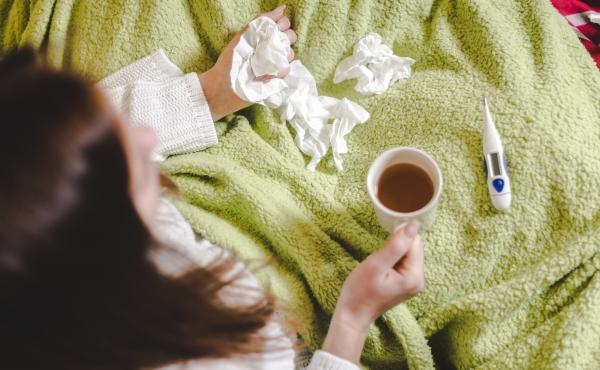 Is that sneezing or coughing fit a sign of allergies, a cold, the flu or COVID-19? If you also have a fever — a temperature above 100.4 degrees Fahrenheit or higher — those symptoms probably signal infection and not just allergies acting up. (Wait 30 Is that sneezing or coughing fit a sign of allergies, a cold, the flu or COVID-19? If you also have a fever — a temperature above 100.4 degrees Fahrenheit or higher — those symptoms probably signal infection and not just allergies acting up. (Wait 30