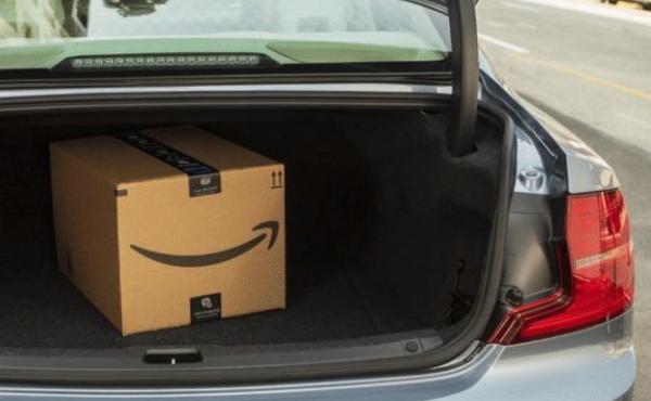 Amazon, which recently started an offer to deliver packages inside people's homes, now offers to deliver inside people's cars. Amazon, which recently started an offer to deliver packages inside people's homes, now offers to deliver inside people's cars.