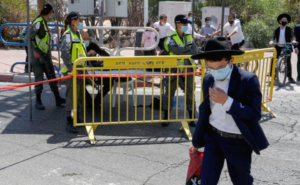 Israeli security forces control access to a neighborhood that has been isolated following an increase in coronavirus cases in the southern coastal city of Ashdod last week. Israeli security forces control access to a neighborhood that has been isolated following an increase in coronavirus cases in the southern coastal city of Ashdod last week.