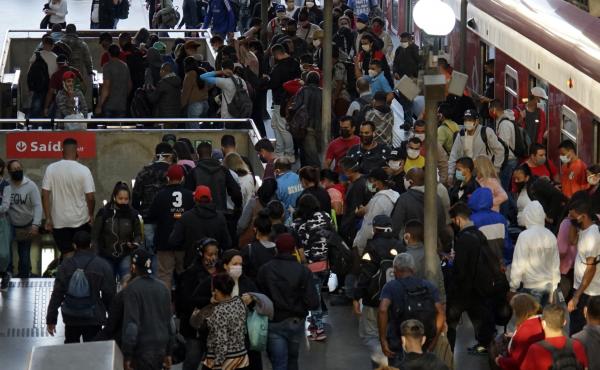 Commuters at the Luz station in São Paulo. Brazil has the world's second-highest number of COVID-19 cases after the U.S. Commuters at the Luz station in São Paulo. Brazil has the world's second-highest number of COVID-19 cases after the U.S.