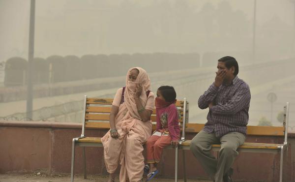People cover their faces with masks to avoid thick smog in New Delhi on Nov. 5. People living there have complained about respiratory problems. People cover their faces with masks to avoid thick smog in New Delhi on Nov. 5. People living there have complained about respiratory problems.