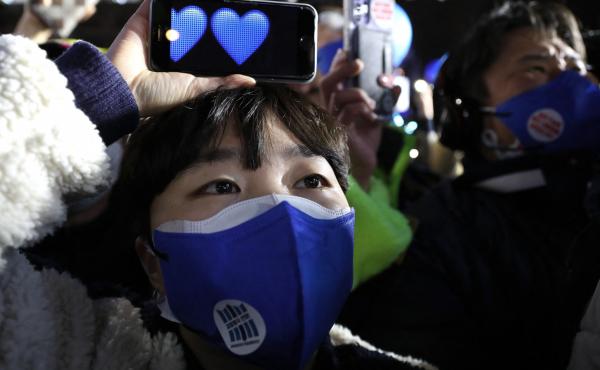 Supporters of South Korea's presidential candidate Lee Jae-myung of the ruling Democratic Party cheer during an election campaign rally in Seoul on Tuesday. Supporters of South Korea's presidential candidate Lee Jae-myung of the ruling Democratic Party cheer during an election campaign rally in Seoul on Tuesday.