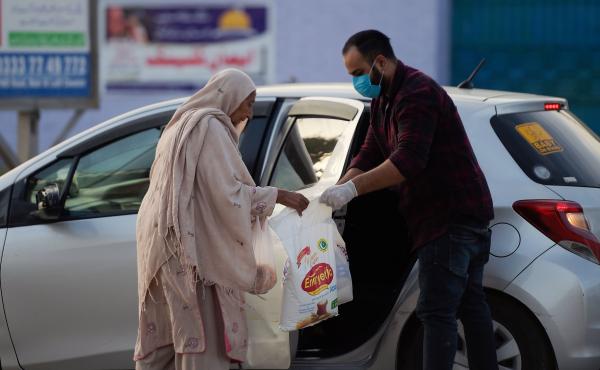A man donates food to an elderly woman during a government-imposed nationwide lockdown as a preventive measure against the new coronavirus in Islamabad on Sunday. A man donates food to an elderly woman during a government-imposed nationwide lockdown as a preventive measure against the new coronavirus in Islamabad on Sunday.