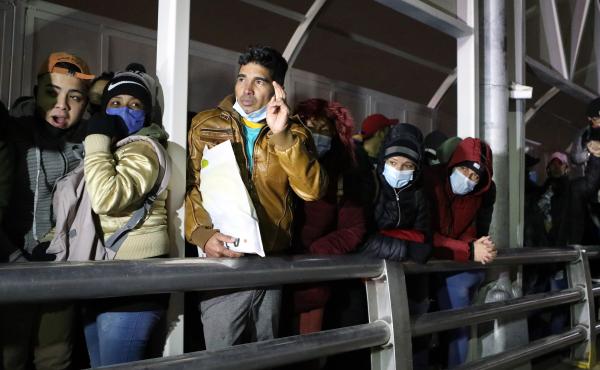Cuban migrants block the Paso del Norte-Santa Fe international bridge between Mexico and the United States, to demand that the Trump administration allow them to wait for their asylum process on U.S. soil, in Ciudad Juarez, Mexico, on Dec. 29, 2020. Cuban migrants block the Paso del Norte-Santa Fe international bridge between Mexico and the United States, to demand that the Trump administration allow them to wait for their asylum process on U.S. soil, in Ciudad Juarez, Mexico, on Dec. 29, 2020.