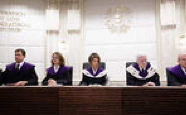 Members of Austria's Constitutional Court appear ahead of a public hearing earlier this month to consider annulling the result of the country's May runoff. Members of Austria's Constitutional Court appear ahead of a public hearing earlier this month to consider annulling the result of the country's May runoff.