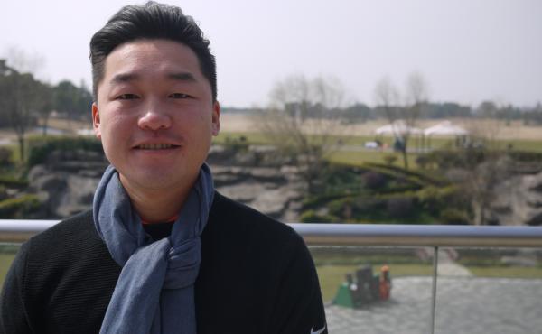 Ozzie Ling, manager of Shanghai's Yingyi Golf Club, says government inspection squads will sometimes visit his club, looking for wayward government officials who might be guests of the club. Ozzie Ling, manager of Shanghai's Yingyi Golf Club, says government inspection squads will sometimes visit his club, looking for wayward government officials who might be guests of the club.
