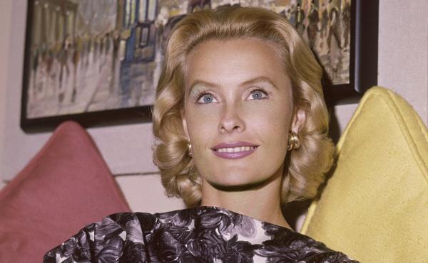 Actress Dina Merrill poses at home in Hollywood, Calif., on Sept. 20, 1960. Merrill died on Monday at her home in East Hampton, N.Y.. She was 93. Actress Dina Merrill poses at home in Hollywood, Calif., on Sept. 20, 1960. Merrill died on Monday at her home in East Hampton, N.Y.. She was 93.