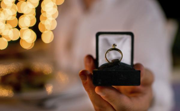 Marriage proposals are pretty routine at America's high-end restaurants. They can lift the mood in the entire dining room, boost tips and create lifelong customers. Unless the answer is "no," that is. Marriage proposals are pretty routine at America's high-end restaurants. They can lift the mood in the entire dining room, boost tips and create lifelong customers. Unless the answer is "no," that is.