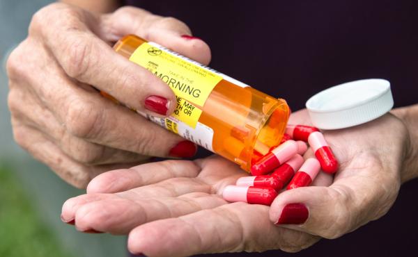 Many seniors take multiple drugs, which can lead to side effects like confusion, lightheadedness and difficulty sleeping. Doctors who specialize in the care of the elderly often recommend carefully reducing the medication load. Many seniors take multiple drugs, which can lead to side effects like confusion, lightheadedness and difficulty sleeping. Doctors who specialize in the care of the elderly often recommend carefully reducing the medication load.