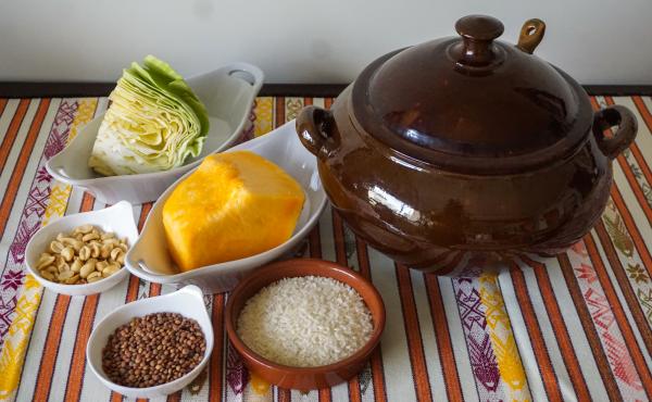Fanesca is made with grains and vegetables, and includes toppings such as peanuts, fried plantains, hard-boiled eggs and mini empanadas. Fanesca is made with grains and vegetables, and includes toppings such as peanuts, fried plantains, hard-boiled eggs and mini empanadas.