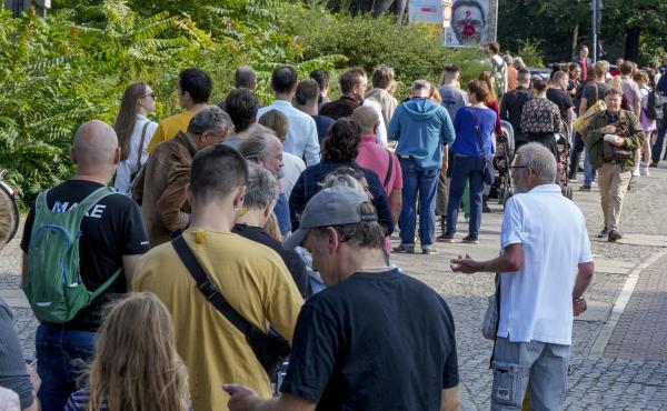 People queue in front of a polling station in the Moabit district of Berlin, Germany. German voters are choosing a new parliament in an election that will determine who succeeds Chancellor Angela Merkel after her 16 years at the helm of Europe's biggest e People queue in front of a polling station in the Moabit district of Berlin, Germany. German voters are choosing a new parliament in an election that will determine who succeeds Chancellor Angela Merkel after her 16 years at the helm of Europe's biggest e