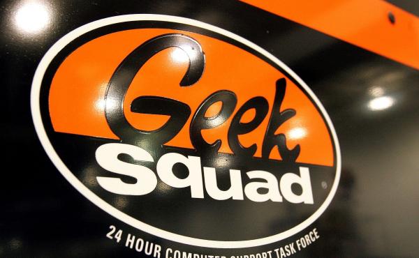 Documents show the FBI paid technicians on Best Buy's Geek Squad for reporting suspected child pornography found during computer repairs. Documents show the FBI paid technicians on Best Buy's Geek Squad for reporting suspected child pornography found during computer repairs.