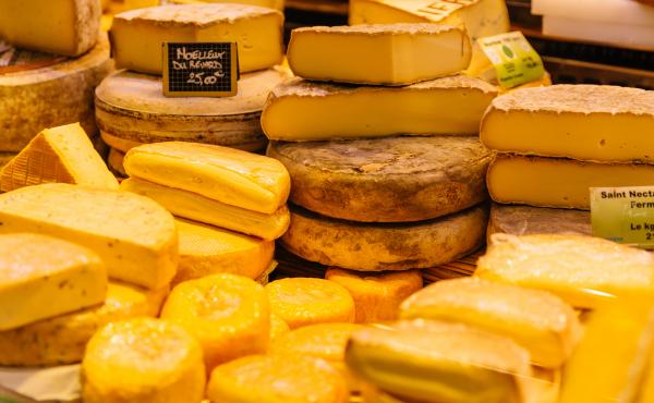 Butyric acid gives some cheeses their distinctively strong scent. Butyric acid gives some cheeses their distinctively strong scent.
