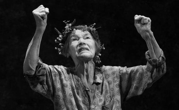 Glenda Jackson plays the title role in Shakespeare's King Lear on Broadway. Jackson still gets nervous after decades on stage because she knows how "easy it is to act really badly, and how very, very hard it is to act well." Glenda Jackson plays the title role in Shakespeare's King Lear on Broadway. Jackson still gets nervous after decades on stage because she knows how "easy it is to act really badly, and how very, very hard it is to act well."