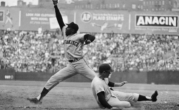 Willie McCovey stretches for a throw during the 1962 World Series between the San Francisco Giants and New York Yankees. Willie McCovey stretches for a throw during the 1962 World Series between the San Francisco Giants and New York Yankees.