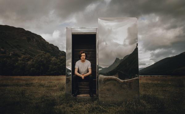 "Even in fragmented times, we can still find new forms of connection," says mentalist Scott Silven. His new virtual show is called The Journey. "Even in fragmented times, we can still find new forms of connection," says mentalist Scott Silven. His new virtual show is called The Journey.