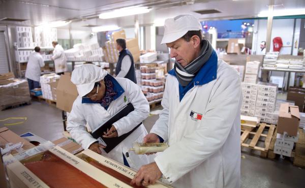 Food fraud is a common issue all over the world. Inspectors of veterinary services and fraud inspect seafood products at the Rungis international market, located near Paris. Food fraud is a common issue all over the world. Inspectors of veterinary services and fraud inspect seafood products at the Rungis international market, located near Paris.