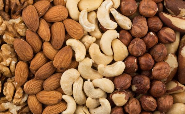 U.S. adults put on about a pound a year on average. But people who had a regular nut-snacking habit put on less weight and had a lower risk of becoming obese over time, a new study finds. U.S. adults put on about a pound a year on average. But people who had a regular nut-snacking habit put on less weight and had a lower risk of becoming obese over time, a new study finds.
