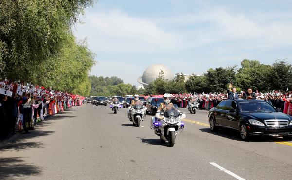 South Korean President Moon Jae-in and North Korean leader Kim Jong Un stand and wave in an open-air Mercedes-Benz as thousands of people welcome their motorcade in Pyongyang. South Korean President Moon Jae-in and North Korean leader Kim Jong Un stand and wave in an open-air Mercedes-Benz as thousands of people welcome their motorcade in Pyongyang.