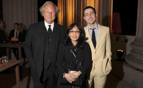 Michiko Kakutani (center) stands flanked by Vanity Fair editor Graydon Carter and his son Ash at a party in New York City in 2008. Michiko Kakutani (center) stands flanked by Vanity Fair editor Graydon Carter and his son Ash at a party in New York City in 2008.