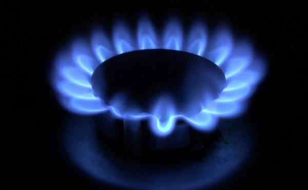 A lower-carbon natural gas flame burns on a stovetop at a NW Natural testing facility. A lower-carbon natural gas flame burns on a stovetop at a NW Natural testing facility.