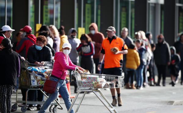 People line up outside a supermarket in a suburb of Auckland, New Zealand, on Wednesday before a three-day lockdown goes into effect. Four new COVID-19 cases were diagnosed in Auckland, and an additional four probable cases have been identified. People line up outside a supermarket in a suburb of Auckland, New Zealand, on Wednesday before a three-day lockdown goes into effect. Four new COVID-19 cases were diagnosed in Auckland, and an additional four probable cases have been identified.