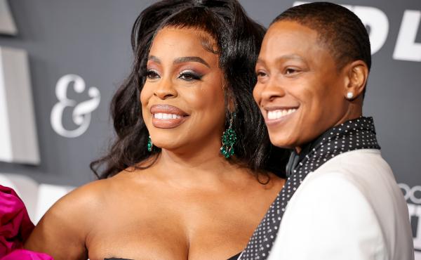 Niecy Nash and Jessica Betts are the first same-sex couple to be featured on the cover of Essence. Niecy Nash and Jessica Betts are the first same-sex couple to be featured on the cover of Essence.