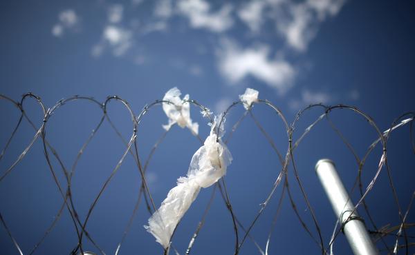 A razor wire fence surrounds the Adelanto immigration detention center, in Adelanto, Calif., April 13, 2017. A razor wire fence surrounds the Adelanto immigration detention center, in Adelanto, Calif., April 13, 2017.