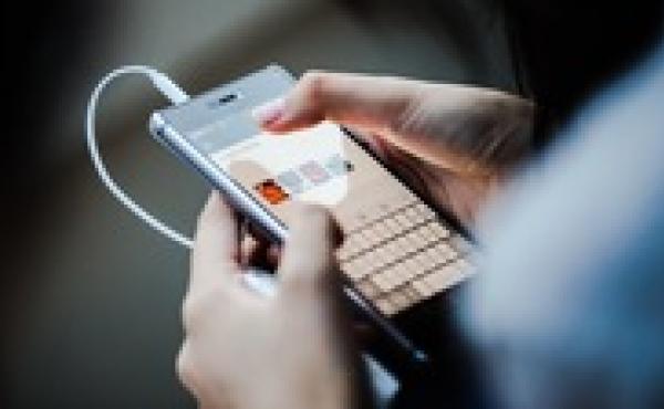 Pediatricians realize parents need strategies beyond "Put down that phone!" Pediatricians realize parents need strategies beyond "Put down that phone!"