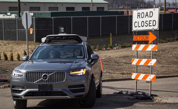 Each autonomous vehicle has two Uber exployees in the front seat; one is ready to grab the wheel and apply a foot to the brake pedal, the other in the passenger seat, has a computer screen showing what the car's rooftop laser-bouncing radar is seeing. Each autonomous vehicle has two Uber exployees in the front seat; one is ready to grab the wheel and apply a foot to the brake pedal, the other in the passenger seat, has a computer screen showing what the car's rooftop laser-bouncing radar is seeing.