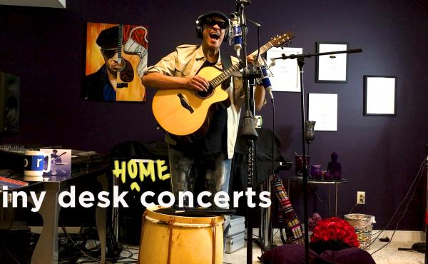 Raul Midón plays a Tiny Desk (Home) concert. Raul Midón plays a Tiny Desk (Home) concert.