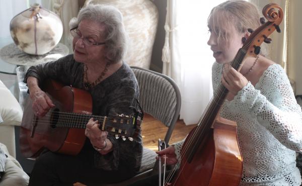 Singer and instrumentalist Flory Jagoda (left) performing with viola da gamba player Heather Spence at an event in Potomac, Md. in 2012. Jagoda died on Jan. 29. Singer and instrumentalist Flory Jagoda (left) performing with viola da gamba player Heather Spence at an event in Potomac, Md. in 2012. Jagoda died on Jan. 29.