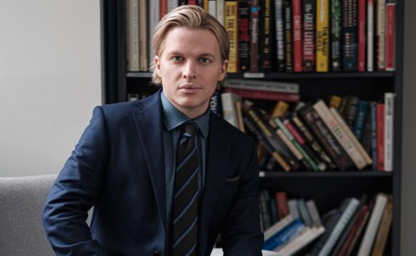 Pulitzer Prize-winning investigative journalist Ronan Farrow. Pulitzer Prize-winning investigative journalist Ronan Farrow.