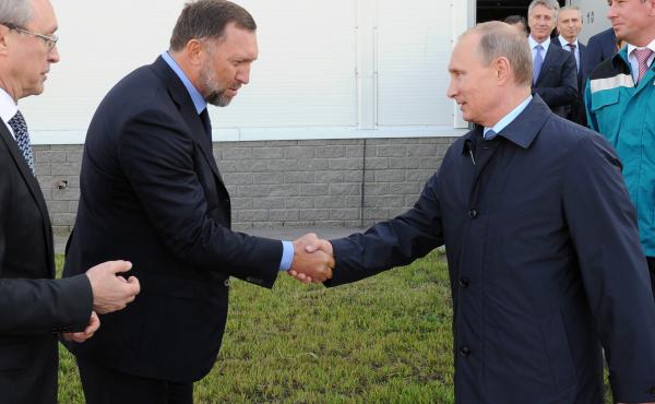 Businessman Oleg Deripaska (left) greets Russian President Vladimir Putin during a visit to a factory in Russia's Nizhny Novgorod region in September 2014. Businessman Oleg Deripaska (left) greets Russian President Vladimir Putin during a visit to a factory in Russia's Nizhny Novgorod region in September 2014.