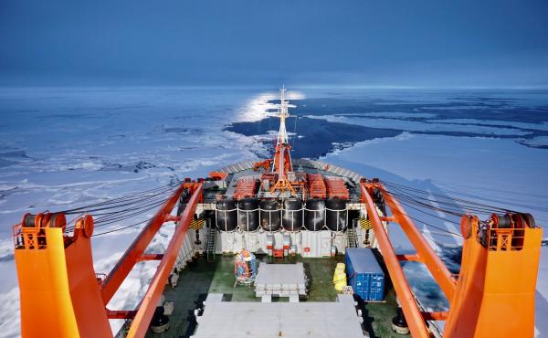 Russian research vessel Akademik Fedorov helped search for the MOSAiC ice floe. It made its way through the ice of the central Arctic Ocean. Russian research vessel Akademik Fedorov helped search for the MOSAiC ice floe. It made its way through the ice of the central Arctic Ocean.
