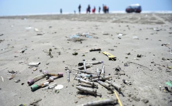 In this picture taken on September 3, 2019 used medical waste is pictured on Clifton beach in Karachi. - Swarms of flies, water-borne illnesses, and rivers of sewage have brought Pakistan's Karachi to its knees this rainy season as decades of mismanagemen In this picture taken on September 3, 2019 used medical waste is pictured on Clifton beach in Karachi. - Swarms of flies, water-borne illnesses, and rivers of sewage have brought Pakistan's Karachi to its knees this rainy season as decades of mismanagemen