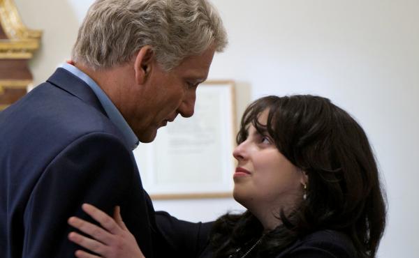 Clive Owen stars as Bill Clinton and Beanie Feldstein as Monica Lewinsky in the FX series Impeachment: American Crime Story. Clive Owen stars as Bill Clinton and Beanie Feldstein as Monica Lewinsky in the FX series Impeachment: American Crime Story.