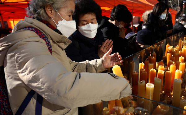 South Koreans pray for their children taking the College Scholastic Ability Test at Chogey temple in Seoul on Thursday. New coronavirus infections in the country have spiked in recent days. South Koreans pray for their children taking the College Scholastic Ability Test at Chogey temple in Seoul on Thursday. New coronavirus infections in the country have spiked in recent days.