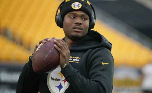 Pittsburgh Steelers quarterback Dwayne Haskins warms up before a game against the Baltimore Ravens on Dec. 5, 2021, in Pittsburgh. Pittsburgh Steelers quarterback Dwayne Haskins warms up before a game against the Baltimore Ravens on Dec. 5, 2021, in Pittsburgh.