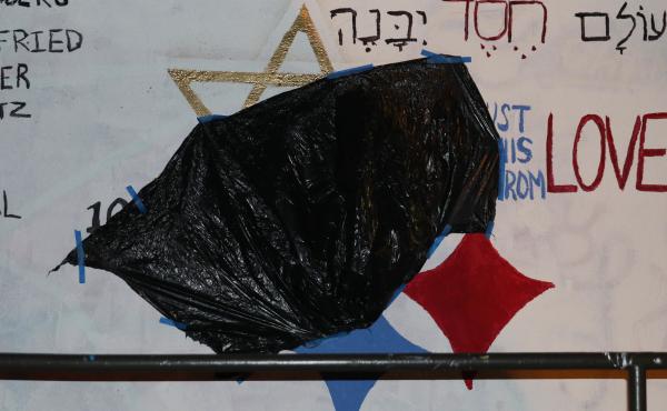 A black trash bag covers a red swastika painted over a mural at Duke University. Dedicated to the victims of the Pittsburgh synagogue shooting, the original mural replaced the yellow star in the Pittsburgh Steelers' emblem with the Star of David and read, A black trash bag covers a red swastika painted over a mural at Duke University. Dedicated to the victims of the Pittsburgh synagogue shooting, the original mural replaced the yellow star in the Pittsburgh Steelers' emblem with the Star of David and read,