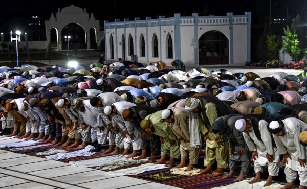 Muslims partake in evening prayers at a mosque in Kandahar, Afghanistan, in April. The Taliban have declared a cease-fire for an upcoming holiday. Muslims partake in evening prayers at a mosque in Kandahar, Afghanistan, in April. The Taliban have declared a cease-fire for an upcoming holiday.