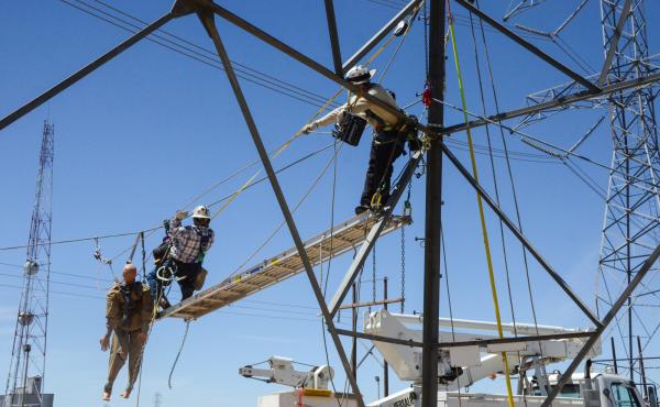 Lineman and Electricians train with the APA-5 Atlas Powered Ascender to recover rescue dummy prior to the onset of suspension trauma. Lineman and Electricians train with the APA-5 Atlas Powered Ascender to recover rescue dummy prior to the onset of suspension trauma.