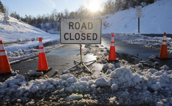 A winter storm with record snowfall slammed into the Mid-Atlantic states, stranding thousands of motorists overnight on 50 miles of I-95 in Virginia. A winter storm with record snowfall slammed into the Mid-Atlantic states, stranding thousands of motorists overnight on 50 miles of I-95 in Virginia.